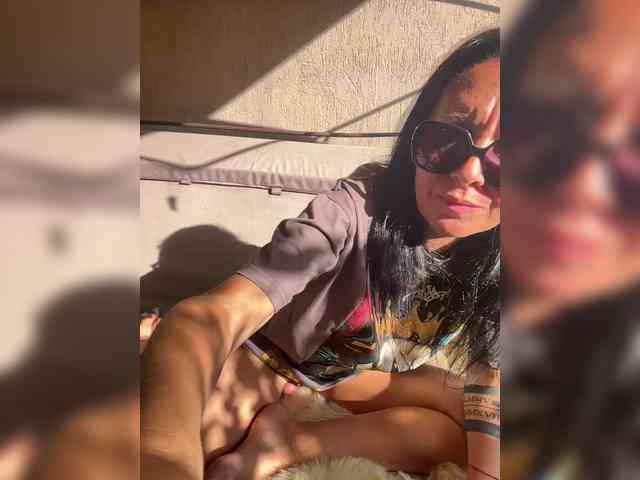 Karolina_Milf webcam
