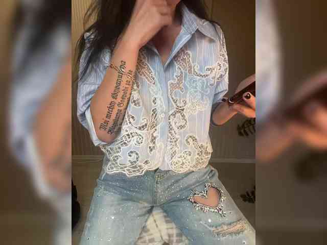 Karolina_Milf webcam
