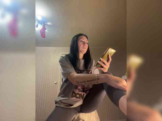 Karolina_Milf webcam