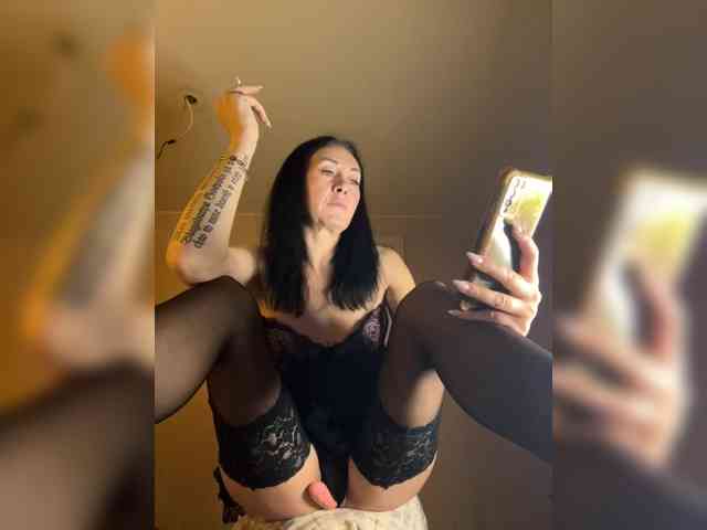 Karolina_Milf webcam