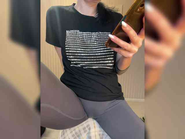 Karolina_Milf webcam