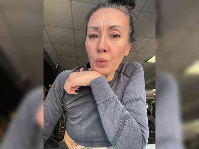 Karolina_Milf webcam