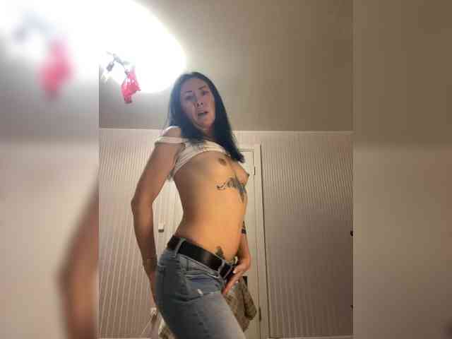 Karolina_Milf webcam