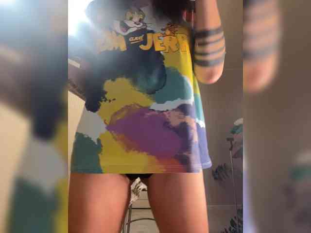 Karolina_Milf webcam