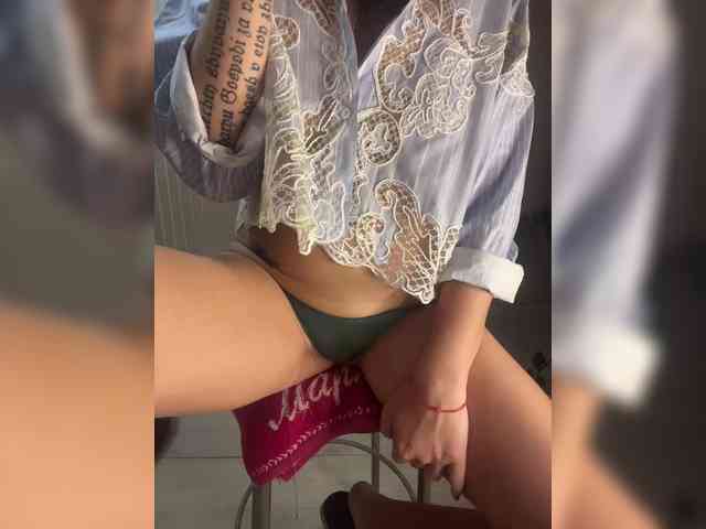 Karolina_Milf webcam