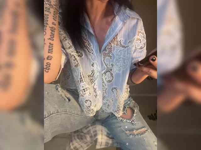 Karolina_Milf webcam