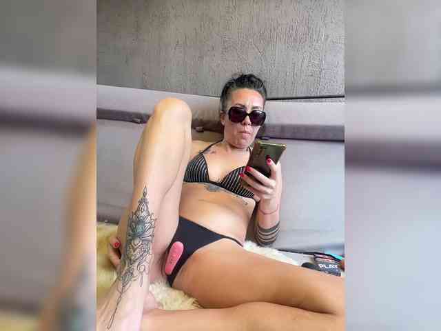 Karolina_Milf webcam
