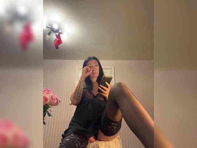 Karolina_Milf webcam