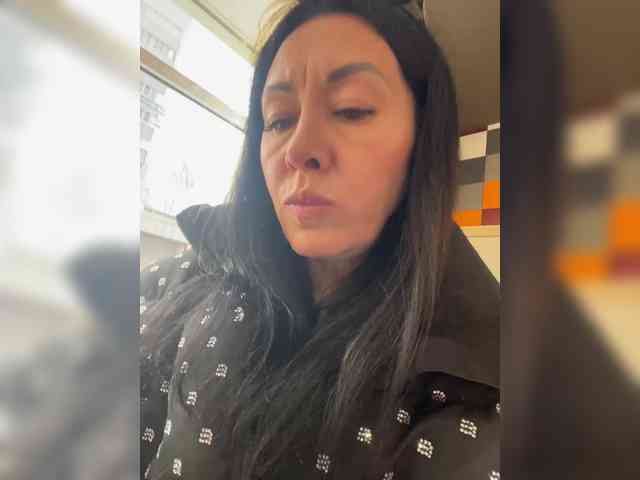 Karolina_Milf webcam