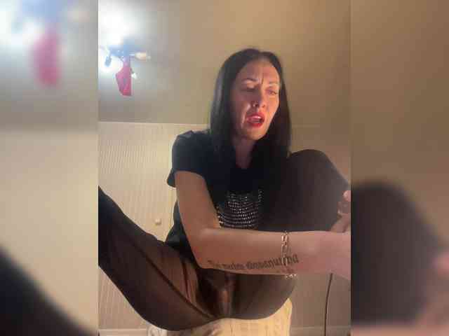 Karolina_Milf webcam