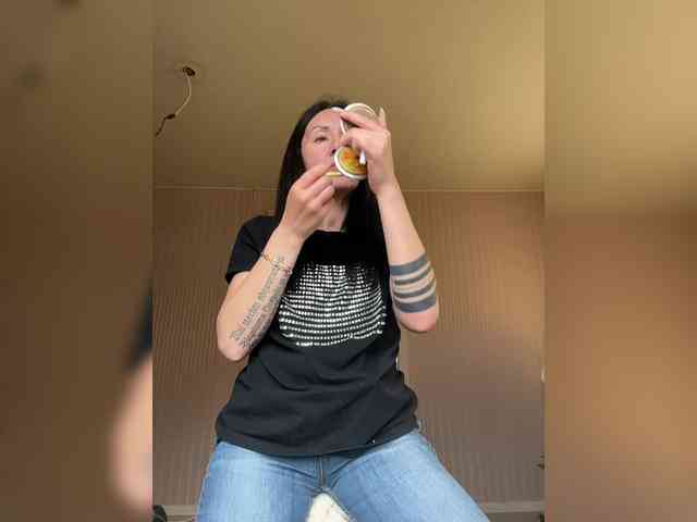 Karolina_Milf webcam