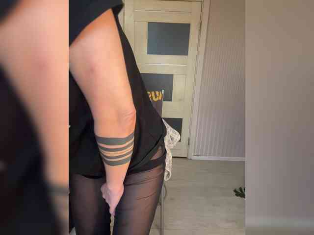 Karolina_Milf webcam