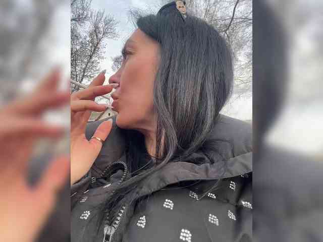 Karolina_Milf webcam