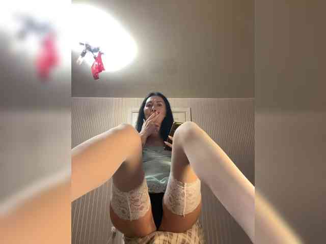 Karolina_Milf webcam