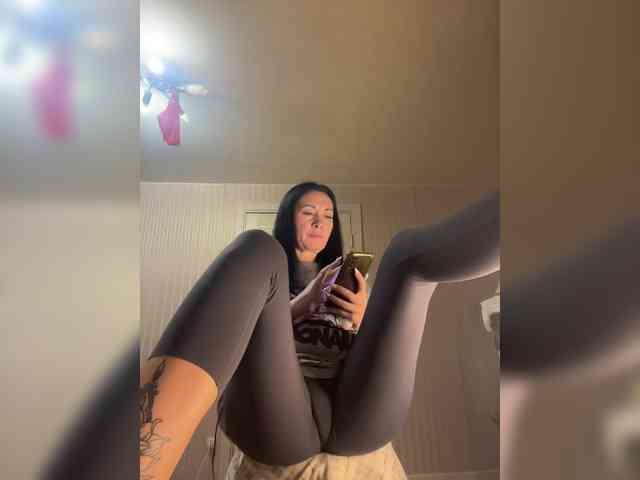 Karolina_Milf webcam