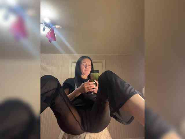 Karolina_Milf webcam