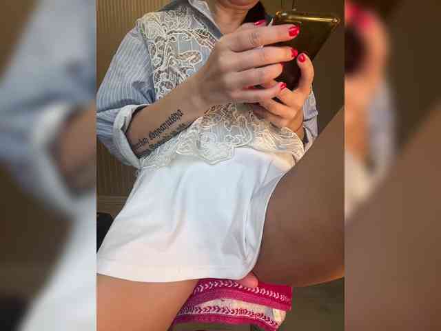 Karolina_Milf webcam