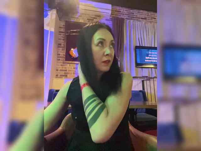 Karolina_Milf webcam