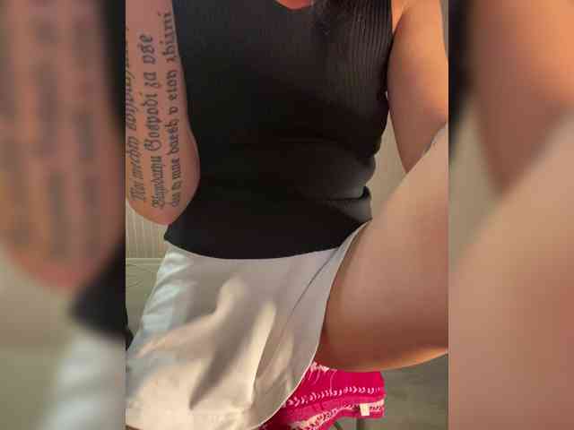 Karolina_Milf webcam