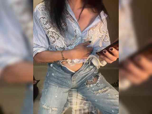 Karolina_Milf webcam