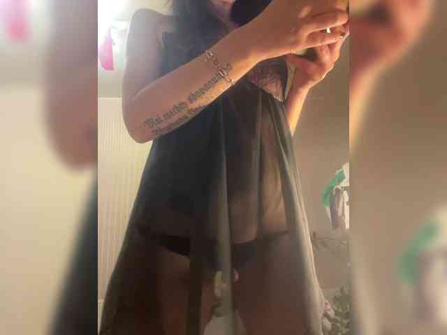 Karolina_Milf webcam