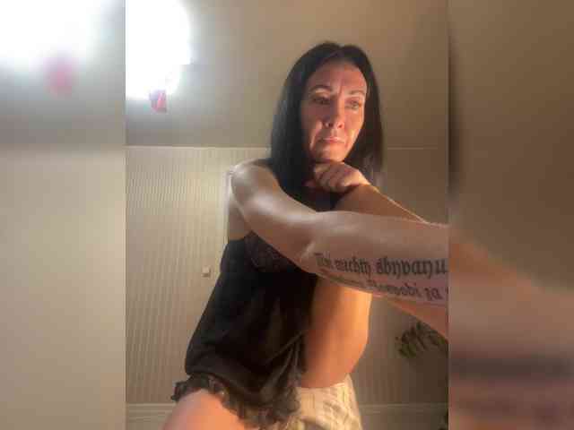 Karolina_Milf webcam