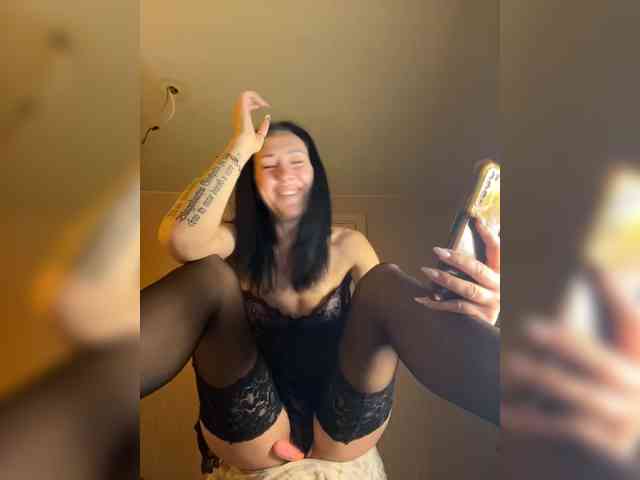 Karolina_Milf webcam