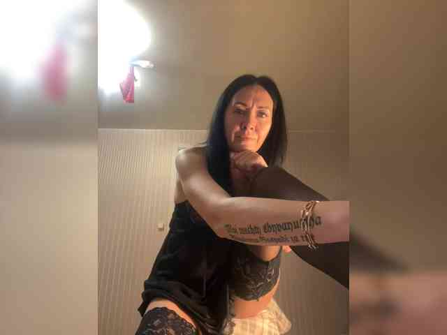 Karolina_Milf webcam