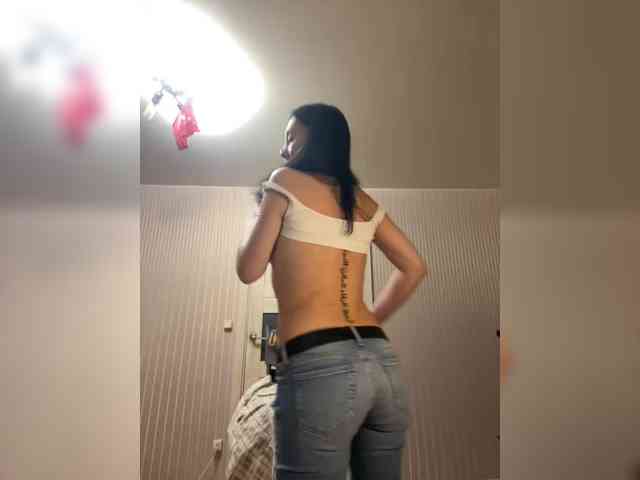 Karolina_Milf webcam