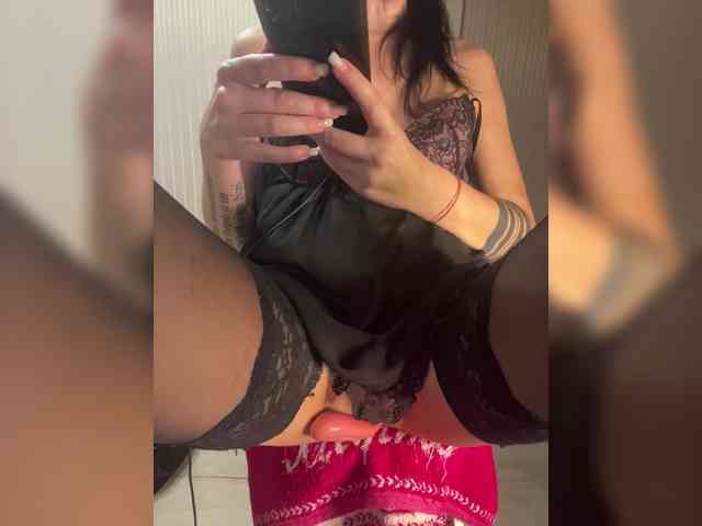 Karolina_Milf webcam