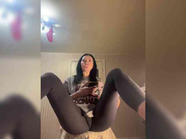 Karolina_Milf webcam