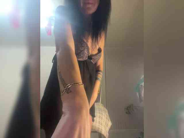 Karolina_Milf webcam