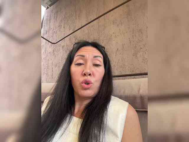 Karolina_Milf webcam