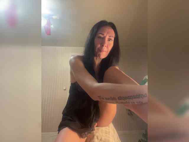 Karolina_Milf webcam