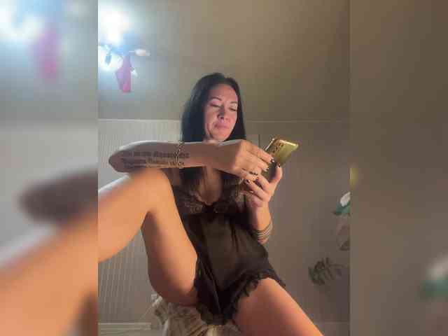 Karolina_Milf webcam