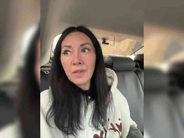 Karolina_Milf webcam