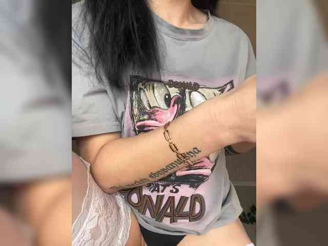 Karolina_Milf webcam