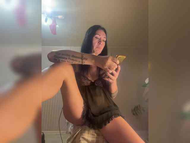 Karolina_Milf webcam