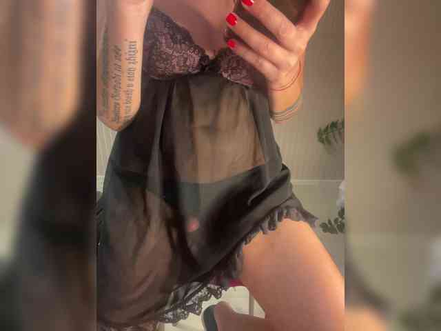 Karolina_Milf webcam