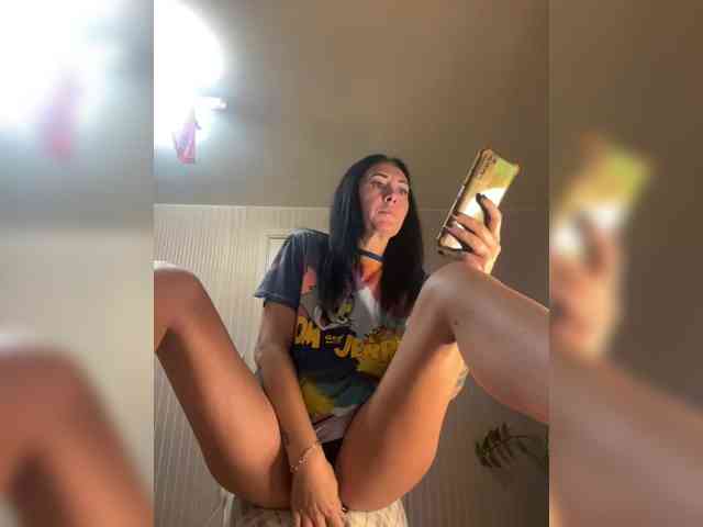 Karolina_Milf webcam