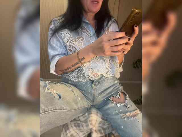 Karolina_Milf webcam