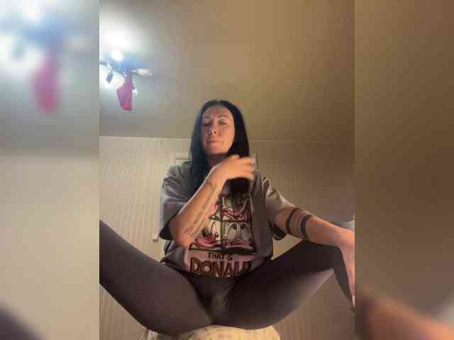 Karolina_Milf webcam