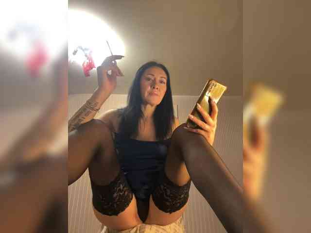 Karolina_Milf webcam