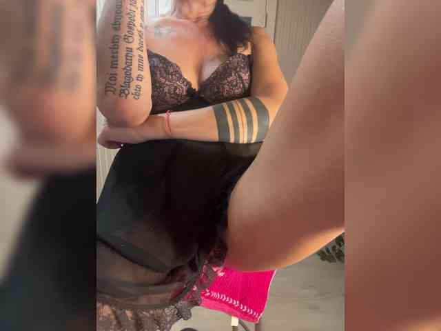 Karolina_Milf webcam