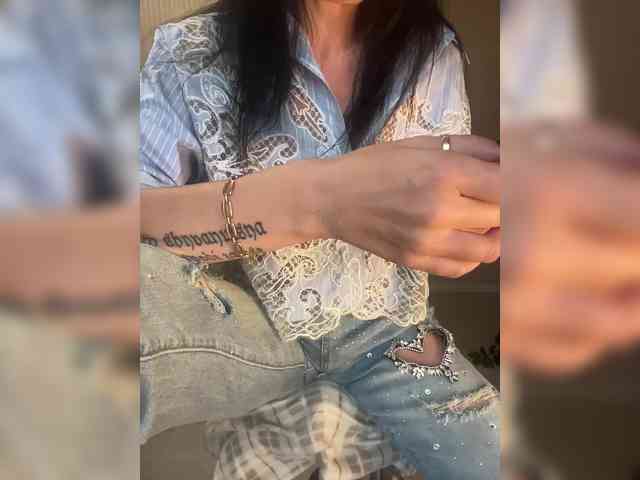 Karolina_Milf webcam
