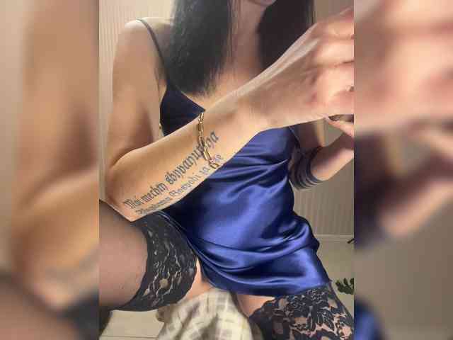 Karolina_Milf webcam