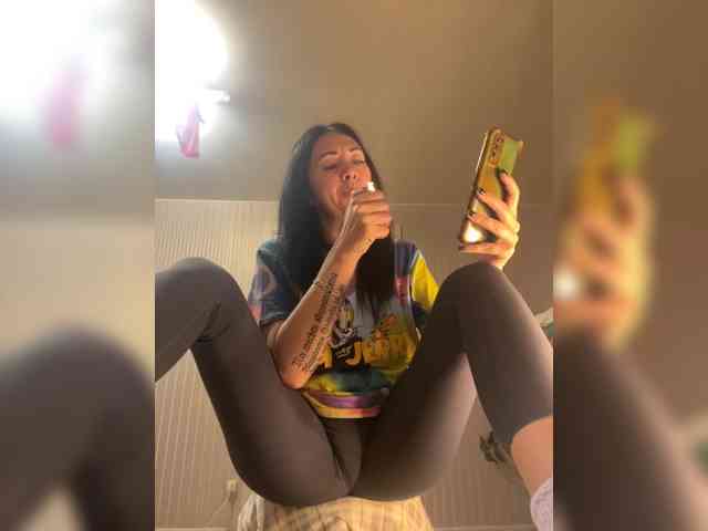 Karolina_Milf webcam