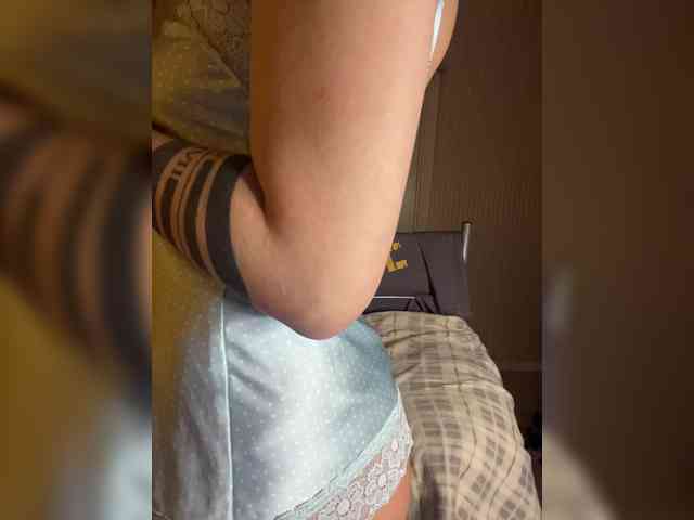 Karolina_Milf webcam