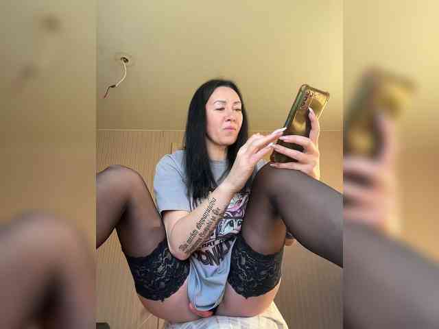 Karolina_Milf webcam