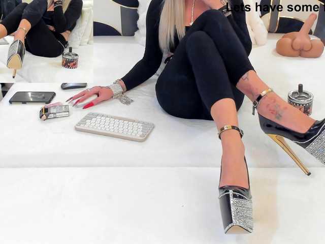 hotred69xxx's BongaCams show and profile